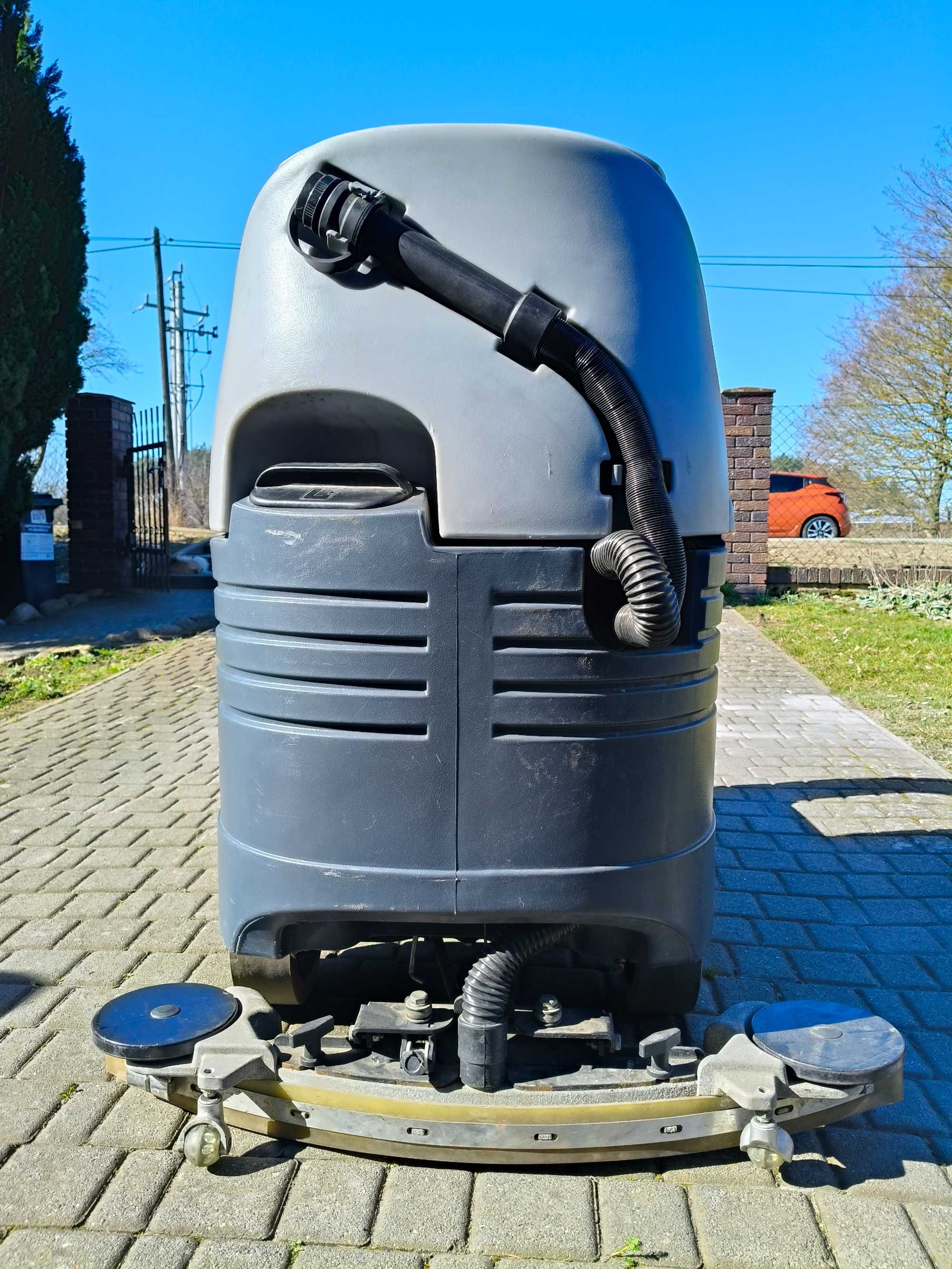 Automat szorująco-zbierający