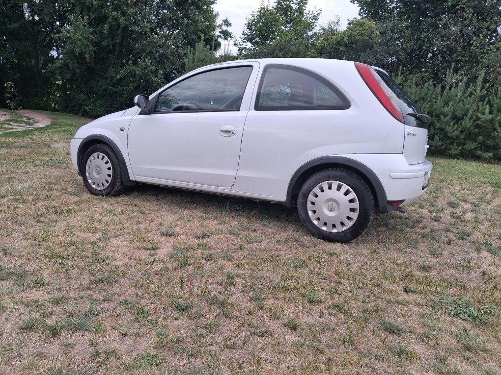 Opel corsa C rok 2004