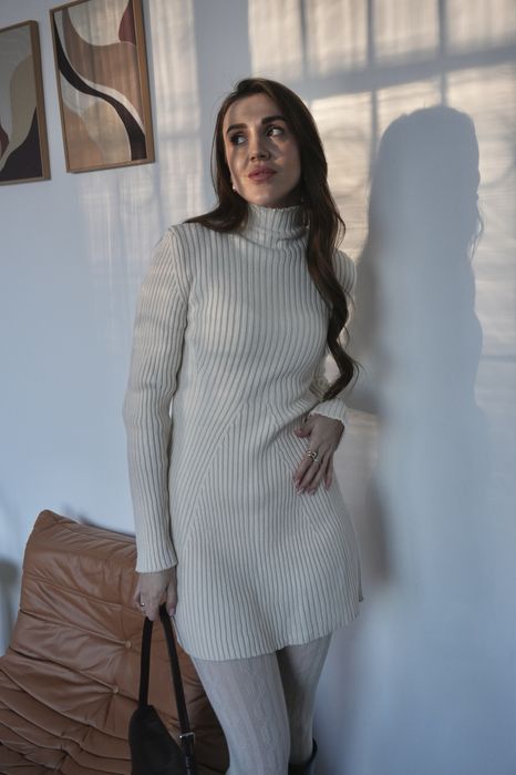 Сукня-гольф трикотажна молочна