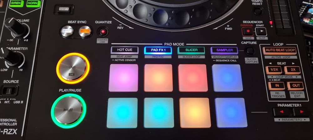 Pioneer DDJ-RZX. DJ kontroler