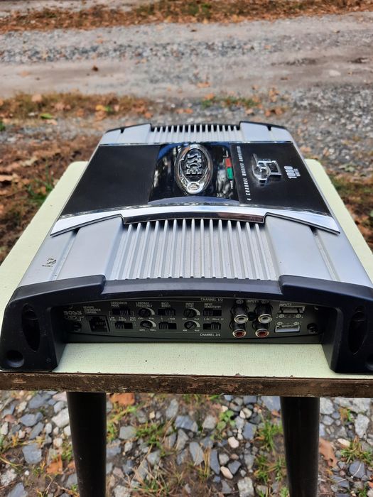 Підсилювач BOSS 4-х канальний