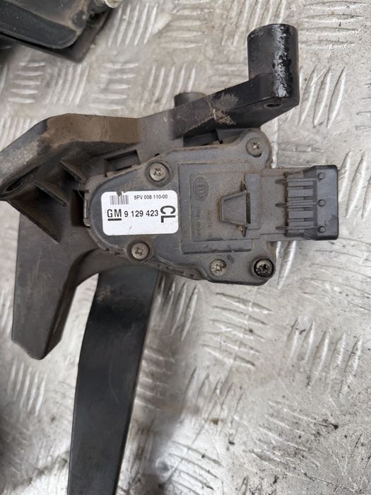 Педаль газа Opel Combo C номер 9129423
