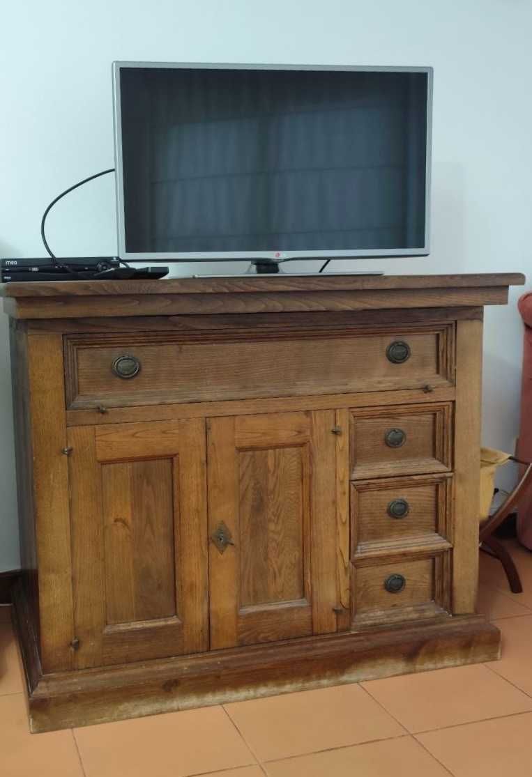 Movel de Tv em madeira maciça