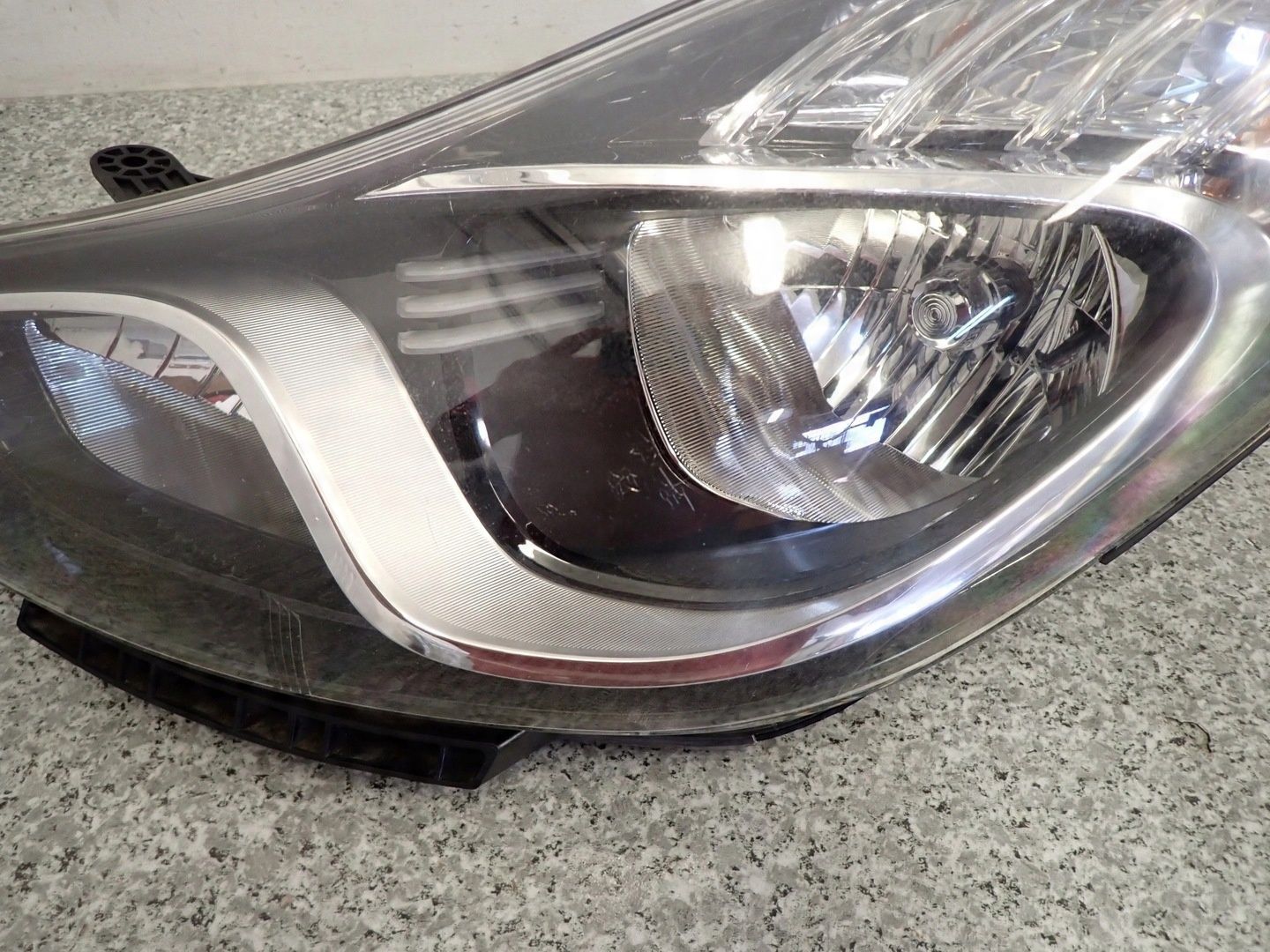 HYUNDAI IX20 HB 09- REFLEKTOR LAMPA PRZEDNIA LEWA EUROPA
