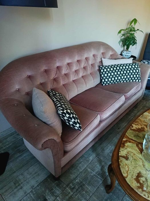 Zestaw wypoczynkowy sofa i fotele piękne pudrowy róż