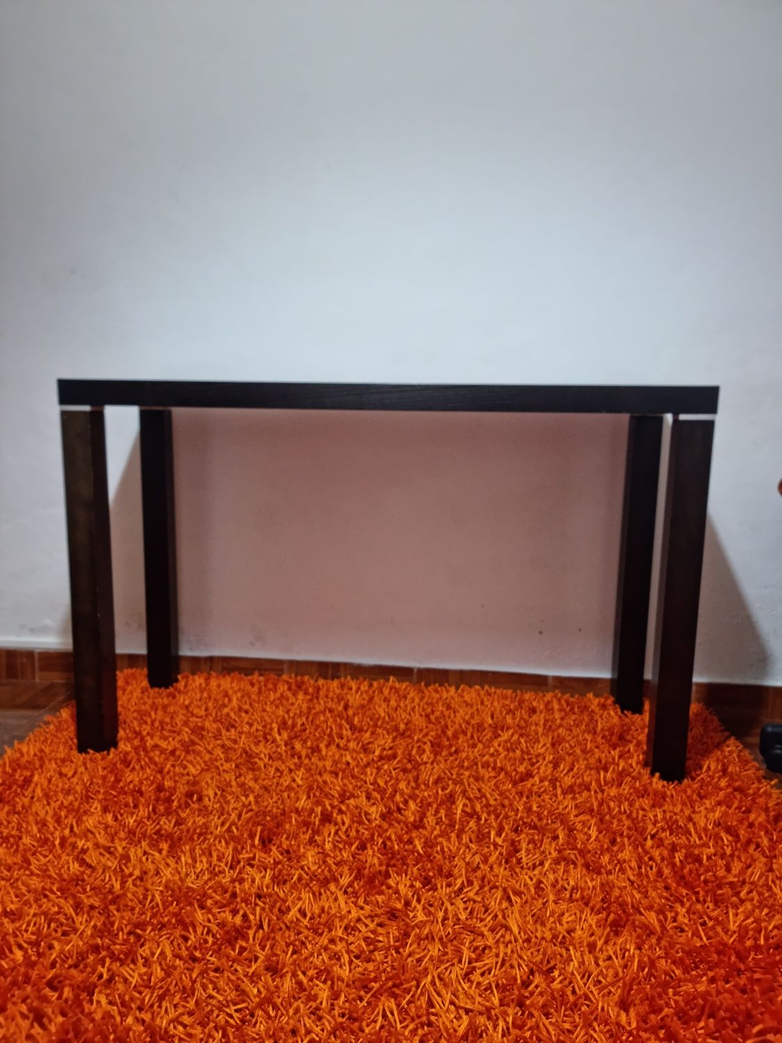 Vendo conjunto Movel Aparador, Carpete laranja e adornos