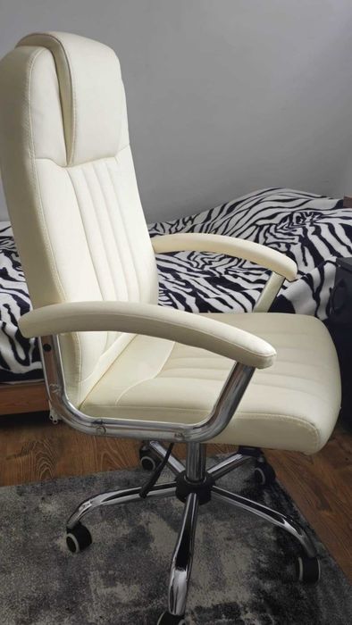 Fotel  obrotowy ekoskora