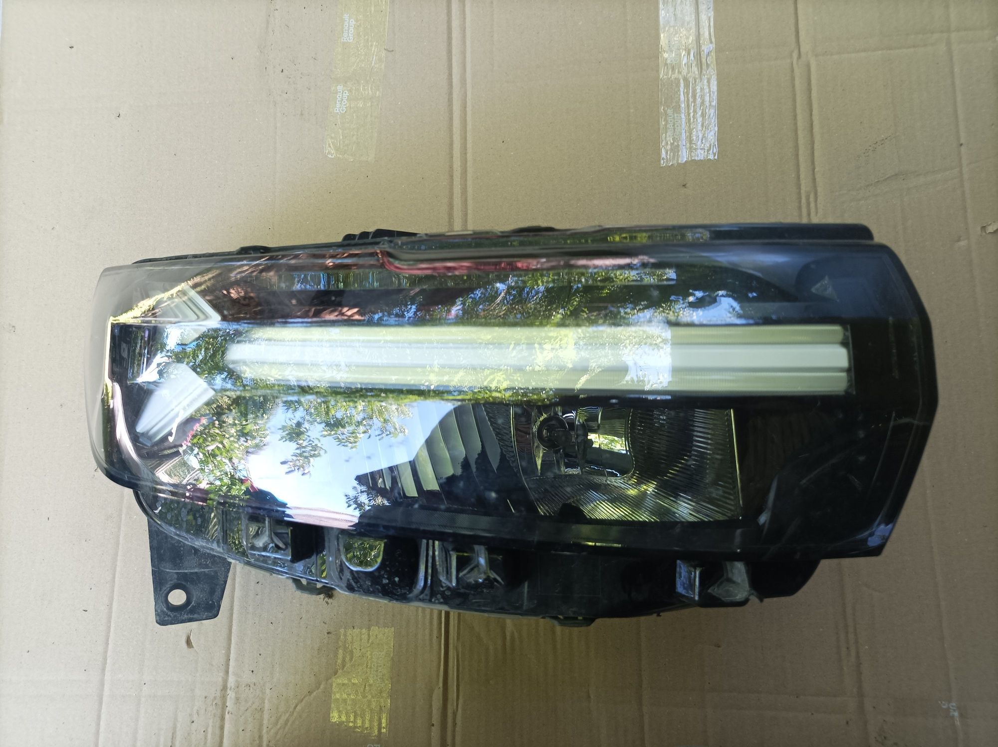 Lampa prawy przód dacia duster 3 ii 2024 ładna