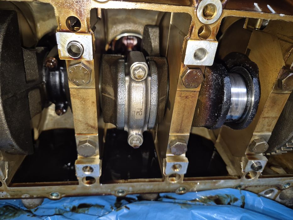 Silnik n43b20a uszkodzona panewka