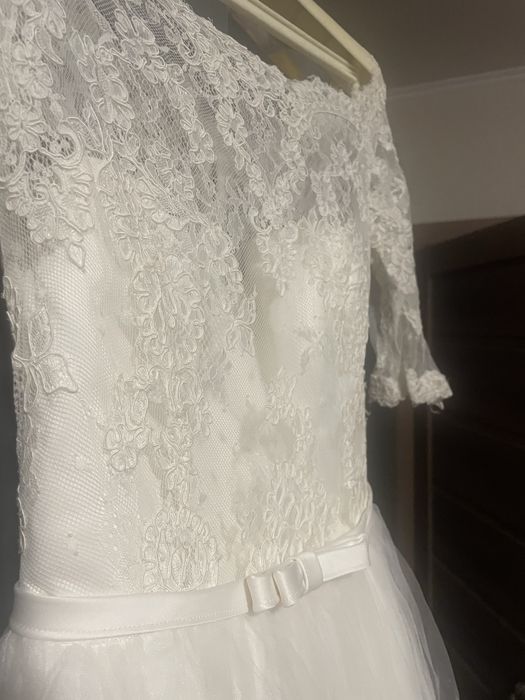 Весільня сукня зі шлейфом