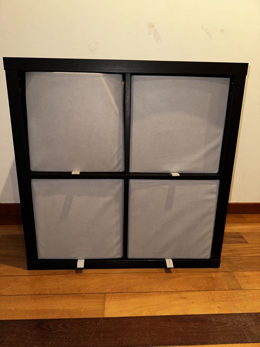 Móvel de Arrumação com as 4 Gavetas