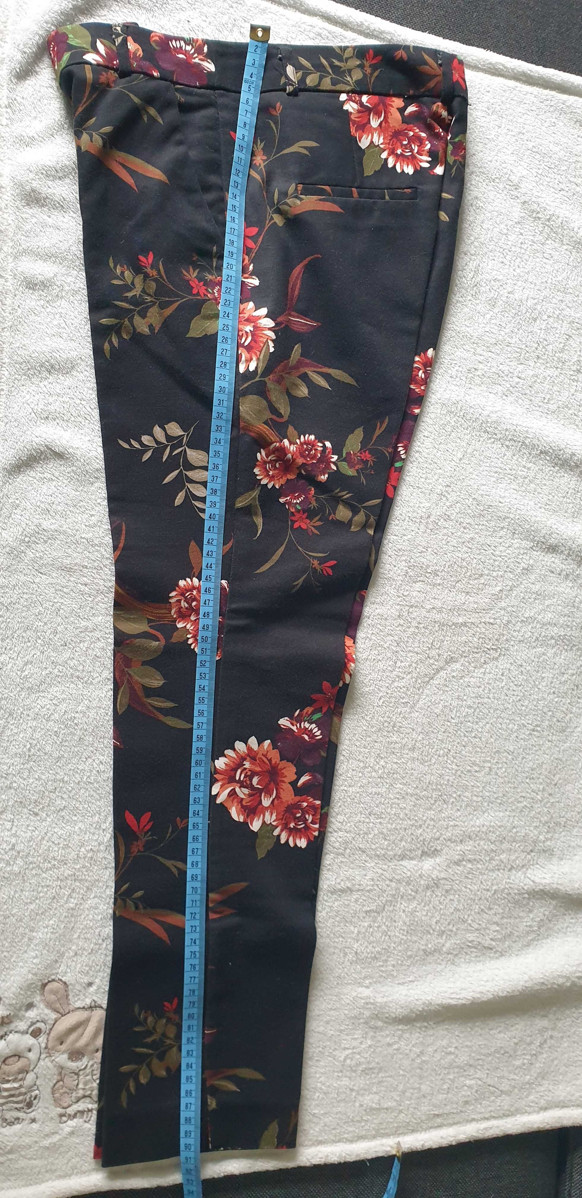 Stradivarius spodnie damskie garniturowe w kwiaty r. S/M