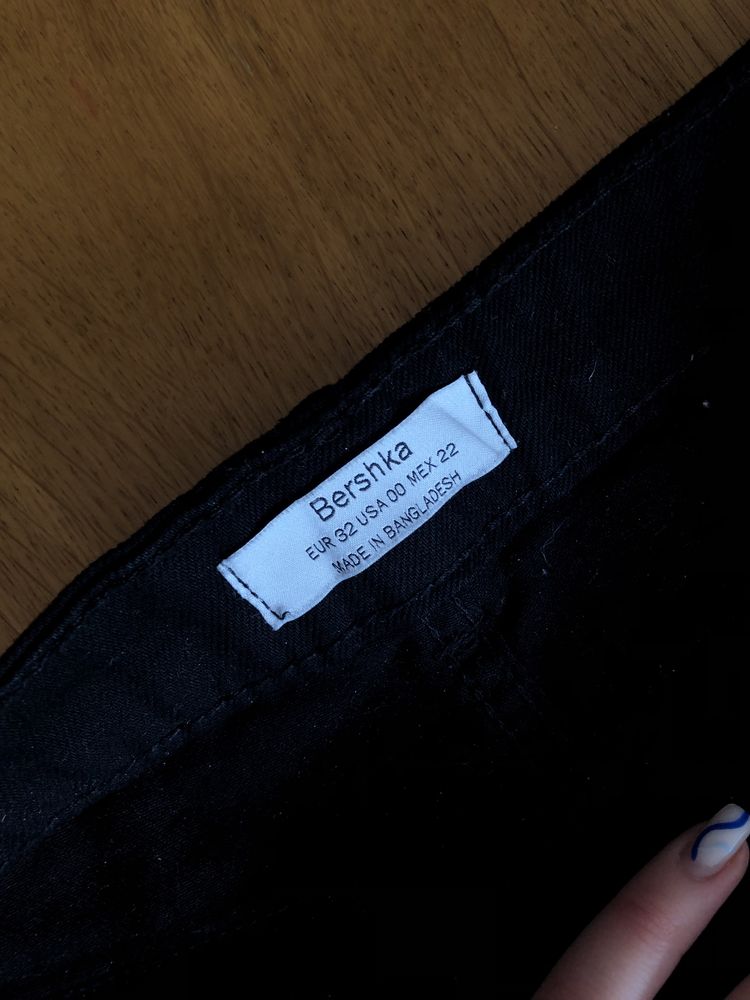 Jeansy czarne mom jeans boyfriend spodnie dżinsy bershka