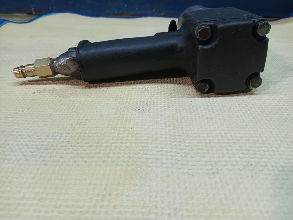 Пневмогайковерт. Пнематичный гайковёрт с реверсом. 1/2 квадрат.