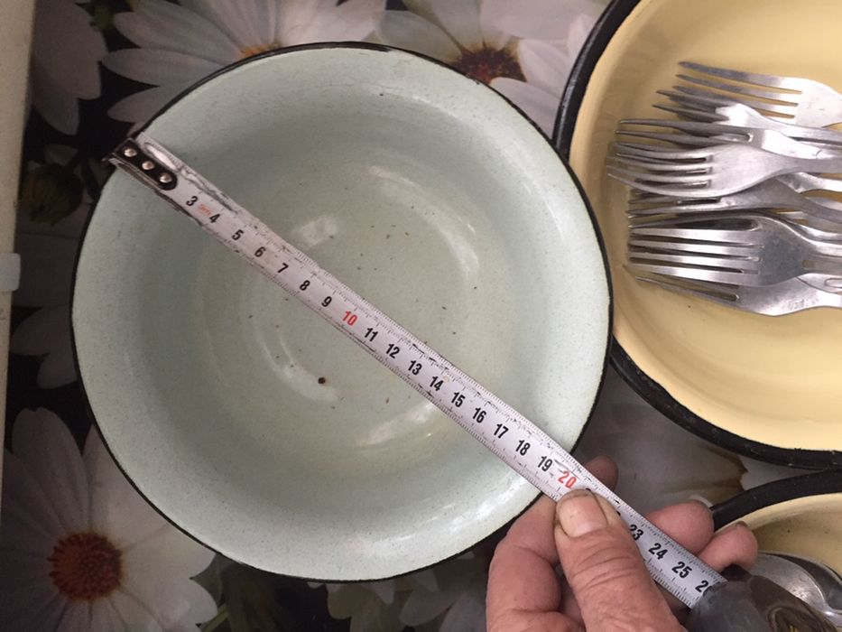 Миски емалировані  великі і менші