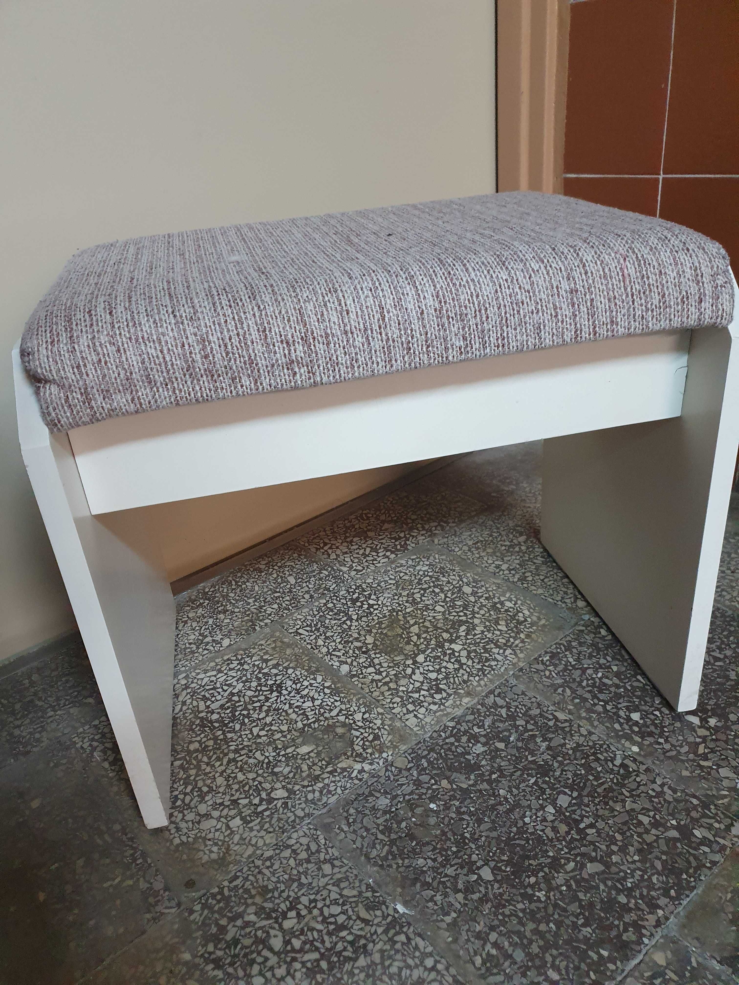 Taboret meblowy drewniany biały matowy