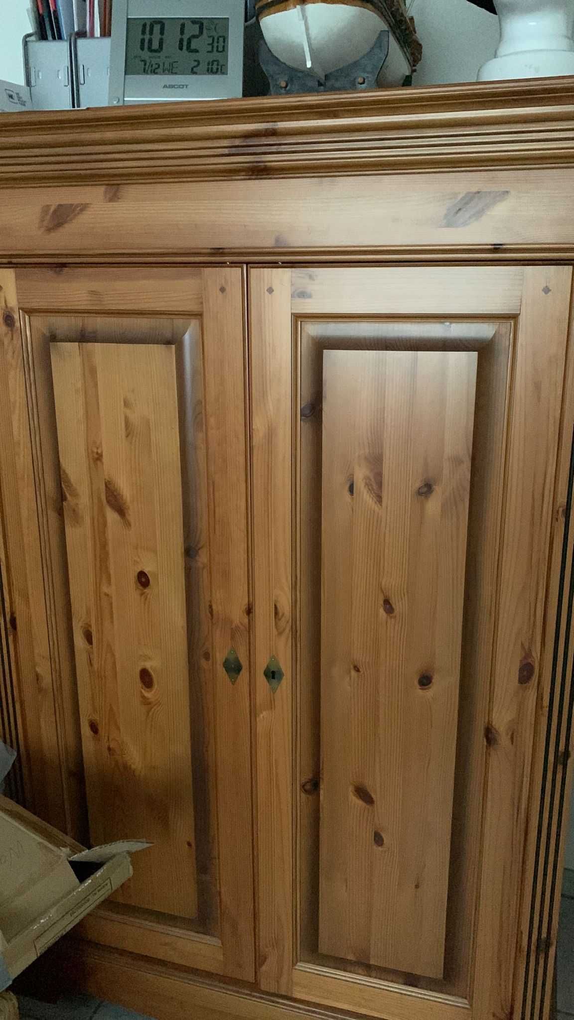Szafa, komoda rustykalna. Klasyczna. Sosnowa. Lite drewno.