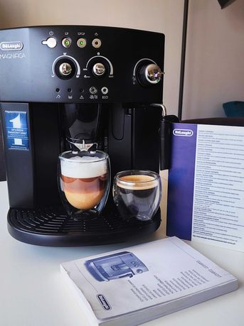 Automatyczny ekspres do kawy Delonghi Magnifica w super stanie