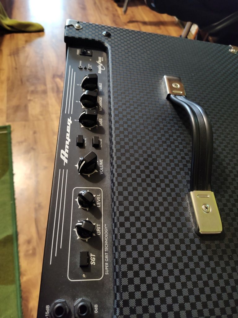 Ampeg RB 210 500w używany