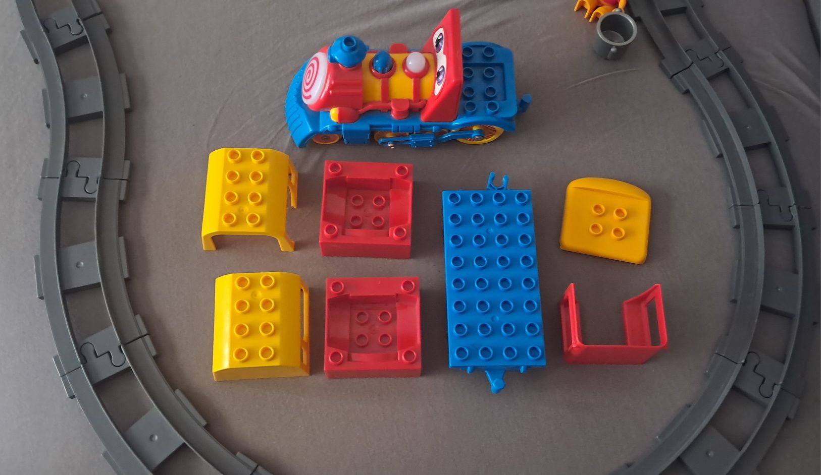 Klocki Lego Duplo Kubuś Puchatek i inne Dinozaury Pociąg elektryczny