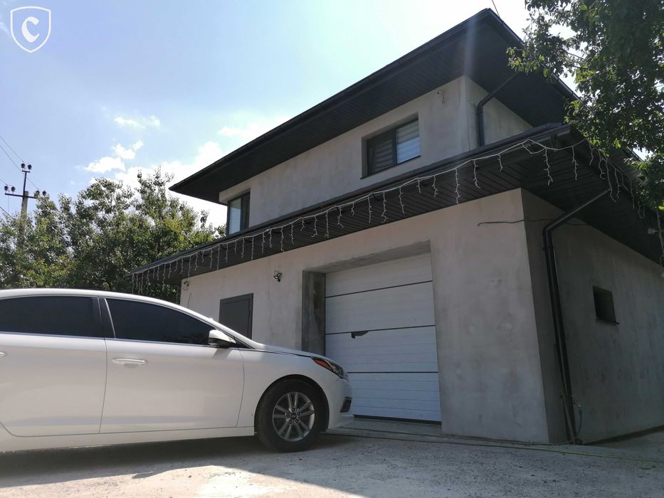 Будинок з меблями + басейн + футбольне поле. Старі Петрівці