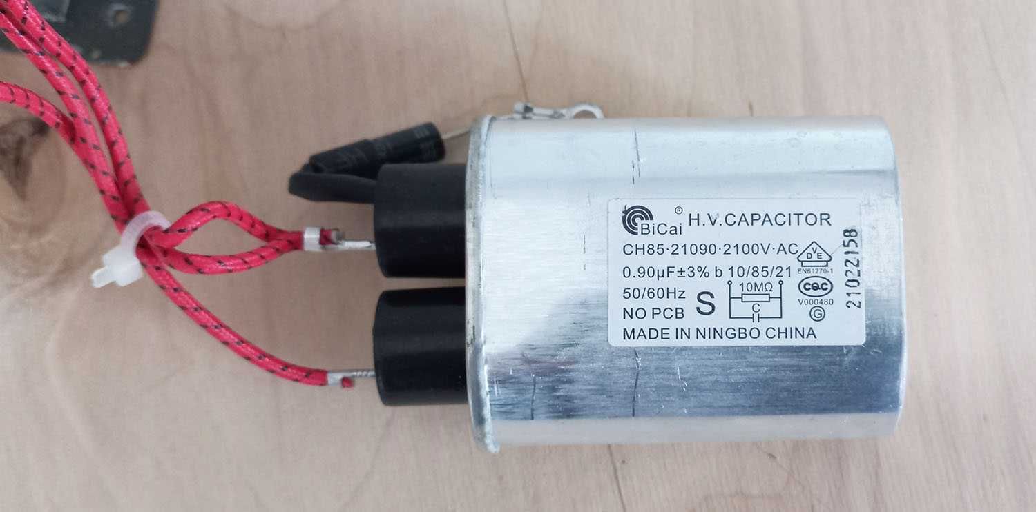 Transformator mikrofalówki MD-701EMR-1 plus kondensator i bezpiecznik