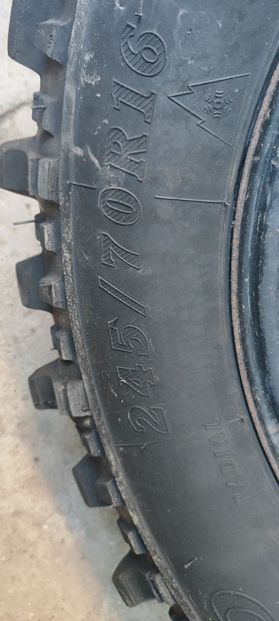 245 70 R16 резина с диском только 1шт.
