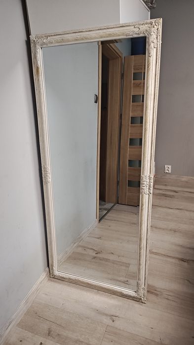 Piękne lustro do salonu