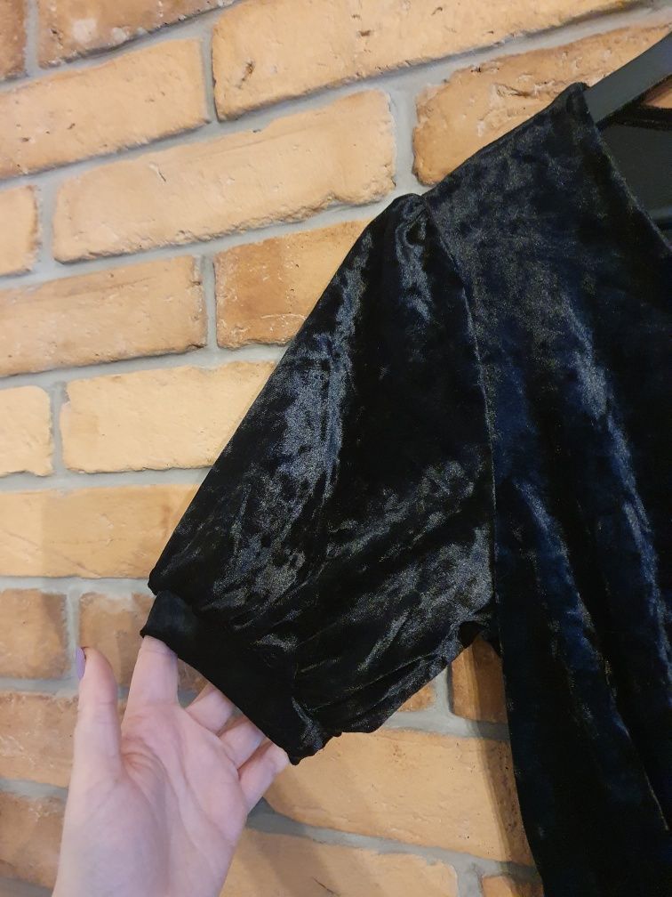 Elegancka mała czarna sukienka welurowa r. S
