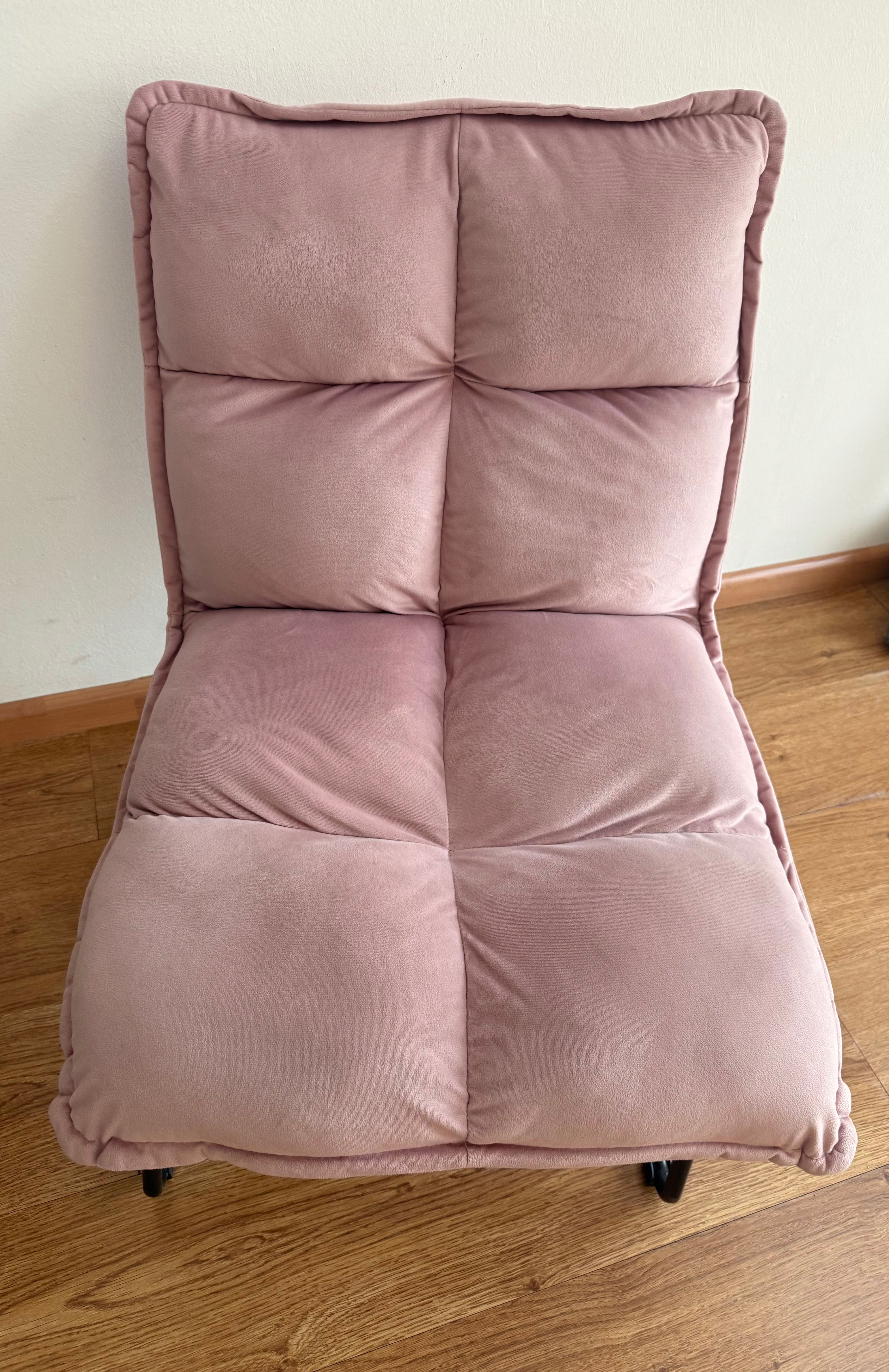 Cadeirão  Rosa como Novo