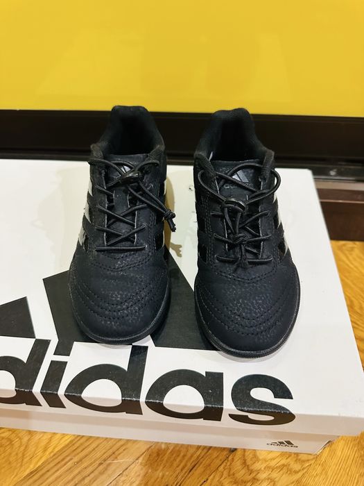 Кросівки сороконіжки Adidas на резинках розмір 30,5