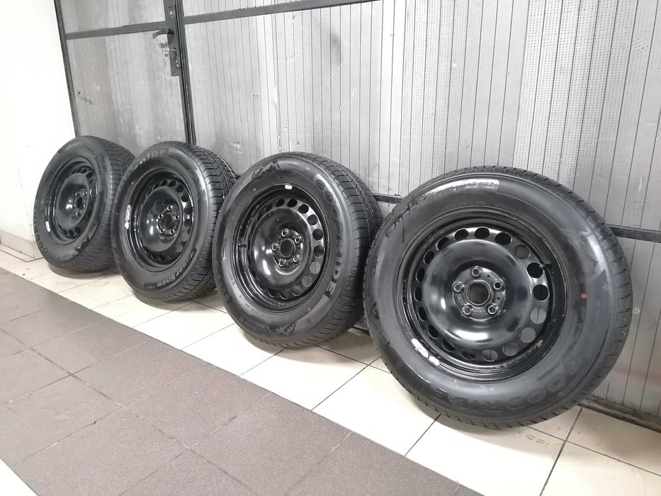 4 felgi stalowe 5x112 VW TIGUAN z oponami zimowymi 215/65r16 GOODRIDE