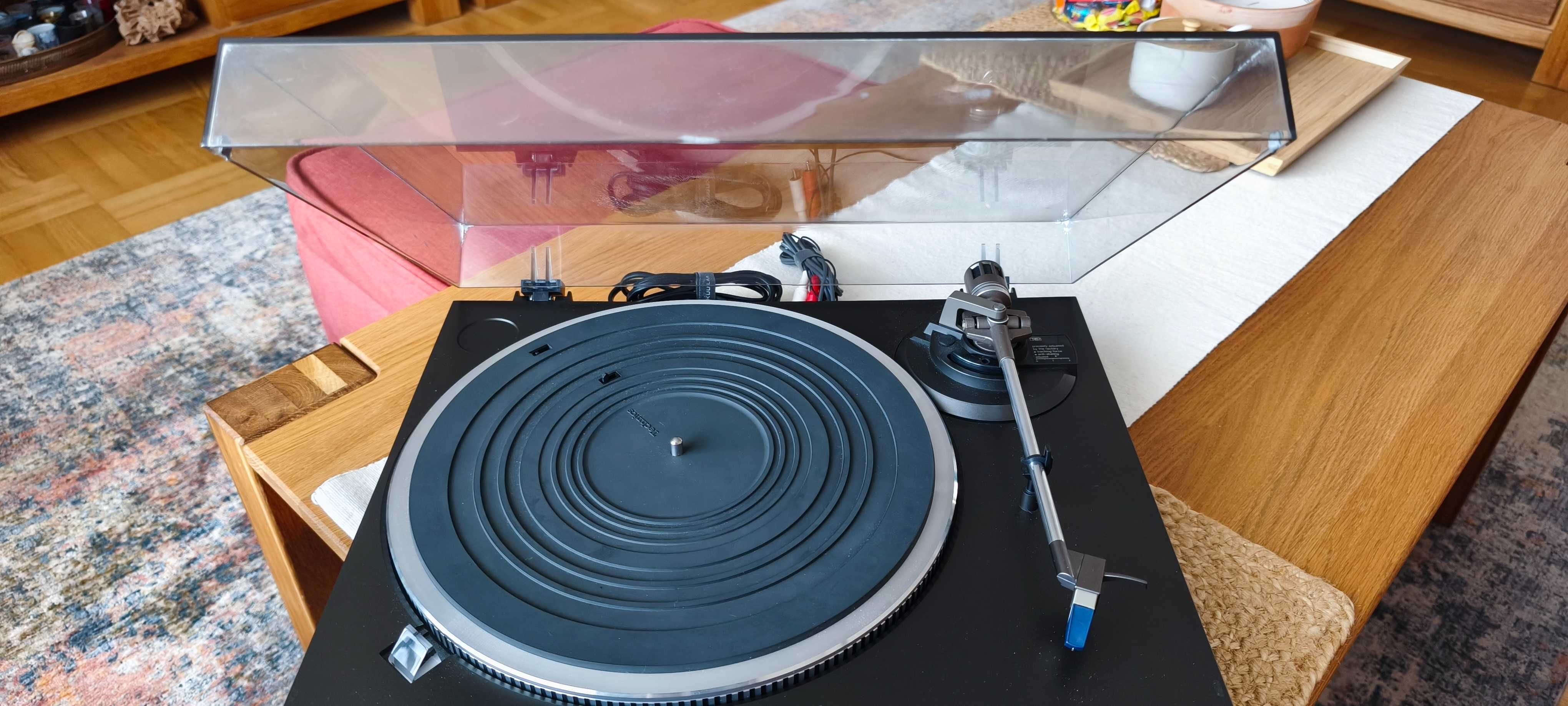 Gramofon Technics SL-DD33