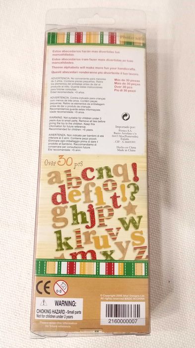 Abecedário em papelão colorido