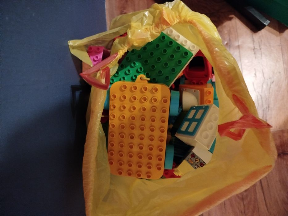 LEGO Duplo z postaciami i zwierzętami