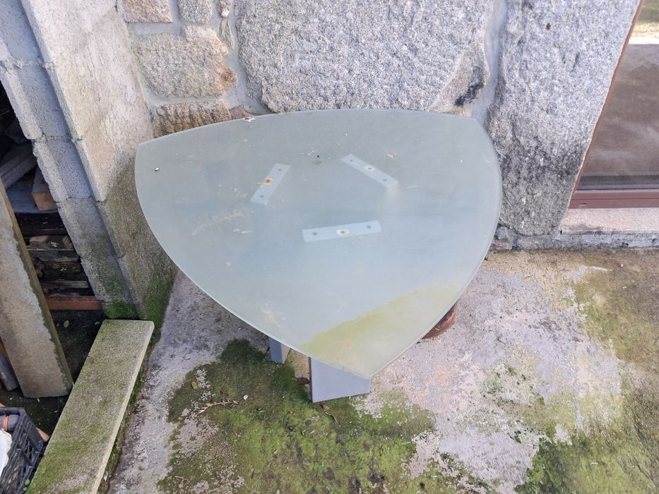Mesa vidro em triângulo