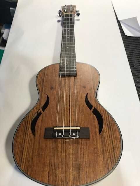 3 UKULELE - Em Caixa Novos