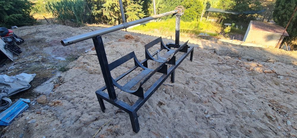 Suporte Giratório para Churrasco / Leitão – Estrutura Metálica Robusta