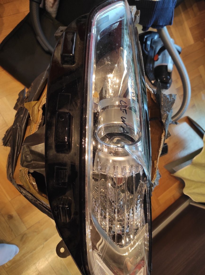 lampa lewa Ford Mondeo mk5 pasy bezpieczeństwa przednie