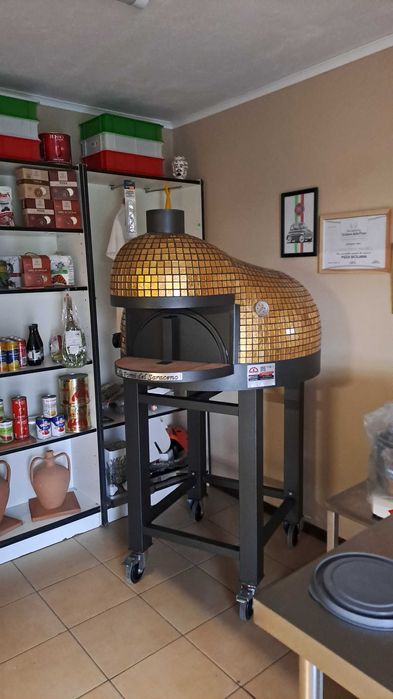 Piec do pizzy z palnikiem .  Hybryda Piec do chleba