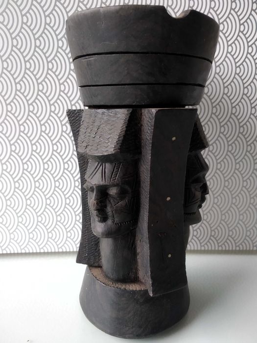 Escultura ANTIGA africana em madeira