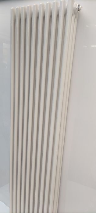 Grzejnik Zehnder Charleston  180x48cm  1690 Wat biały i czarny +zawór