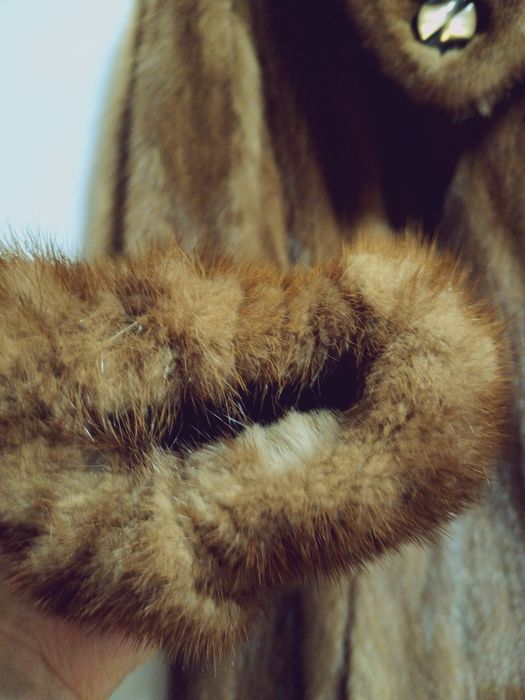 Eleganckie futerko z norek w kolorze biszkoptowych R 42-44