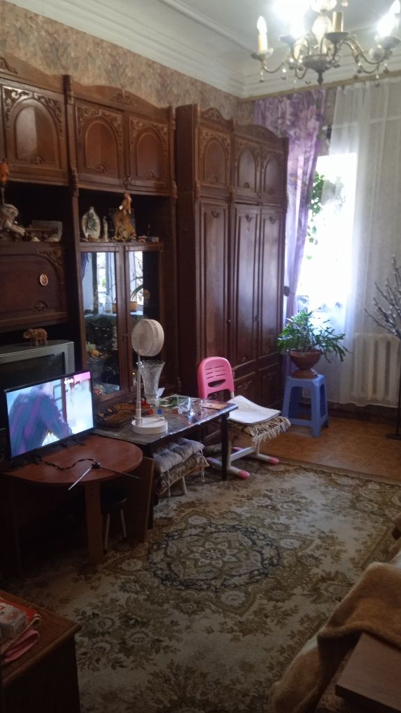 Продам срочно 3 комнатную квартиру р-н.привоза.Центр.