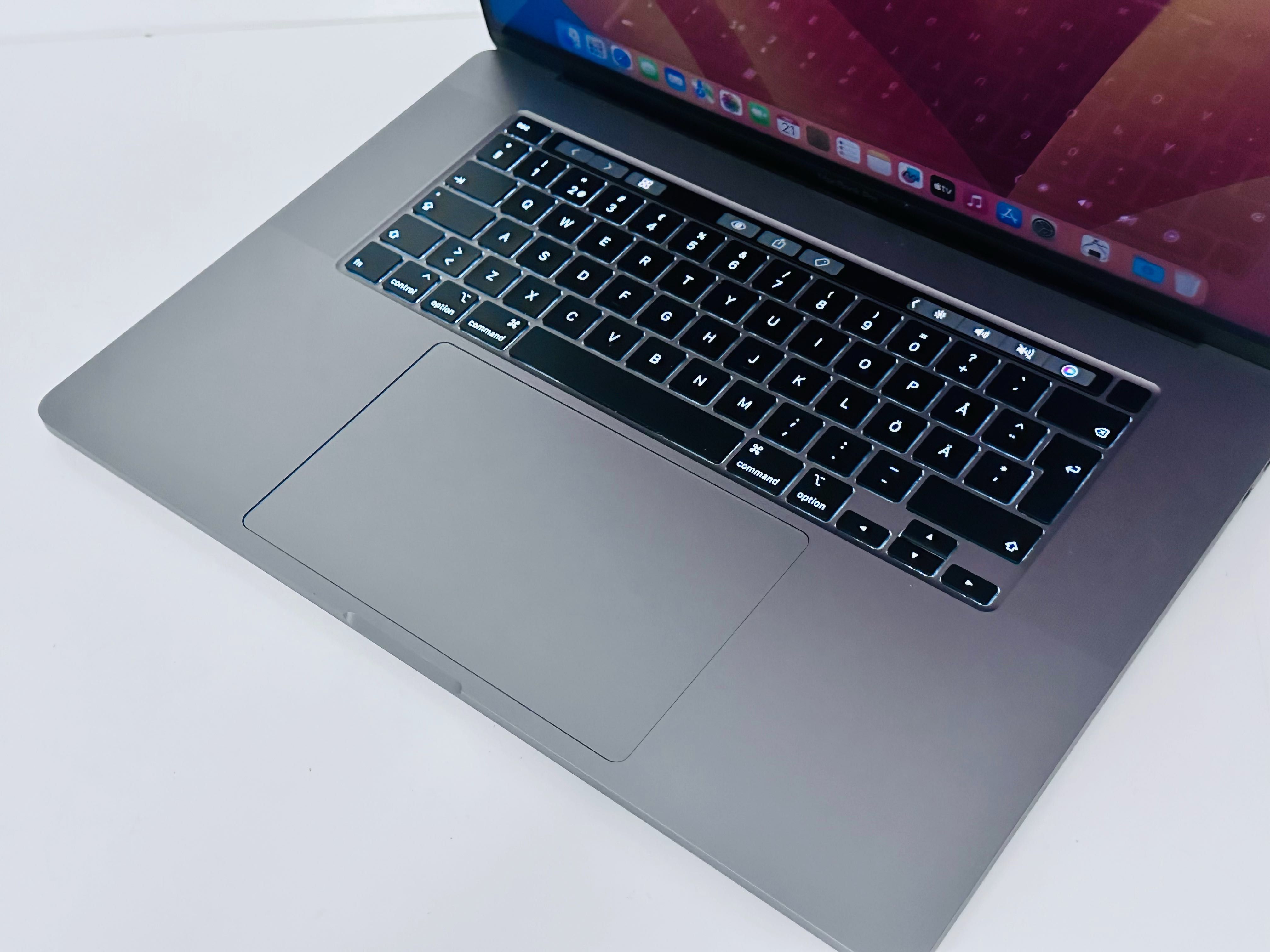 Apple MacBook Pro 16 2019 i9 16GB RAM 512GB SSD Space Gray Bez Blokad