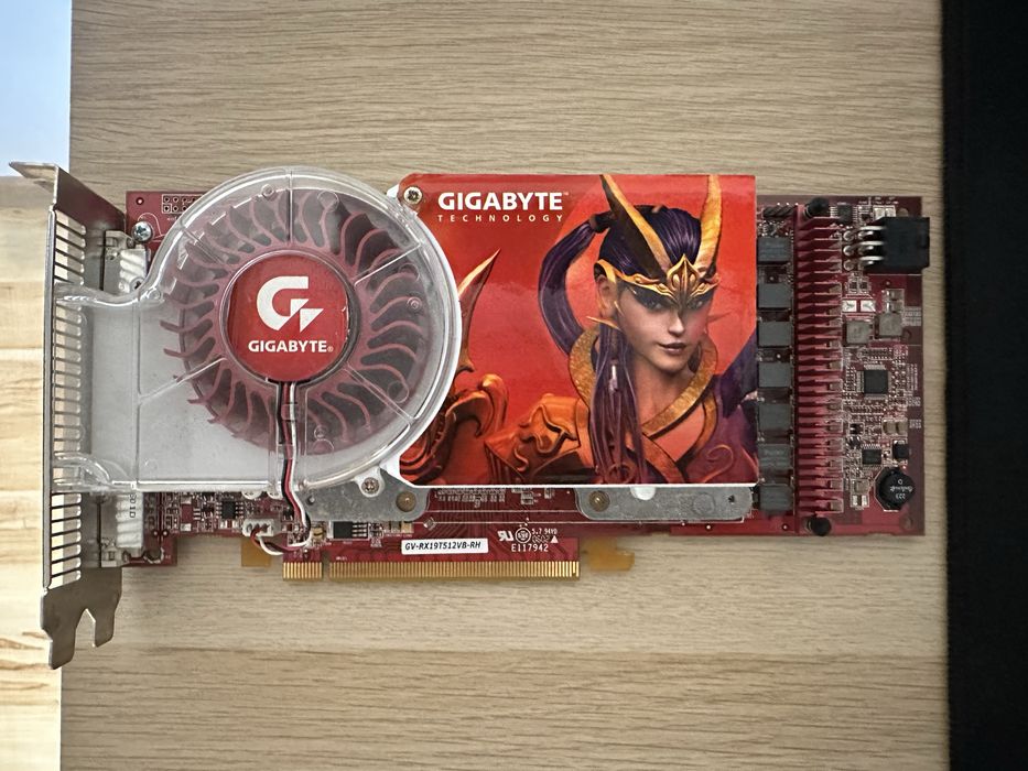 Karta retro Gigabyte Radeon X1900XT