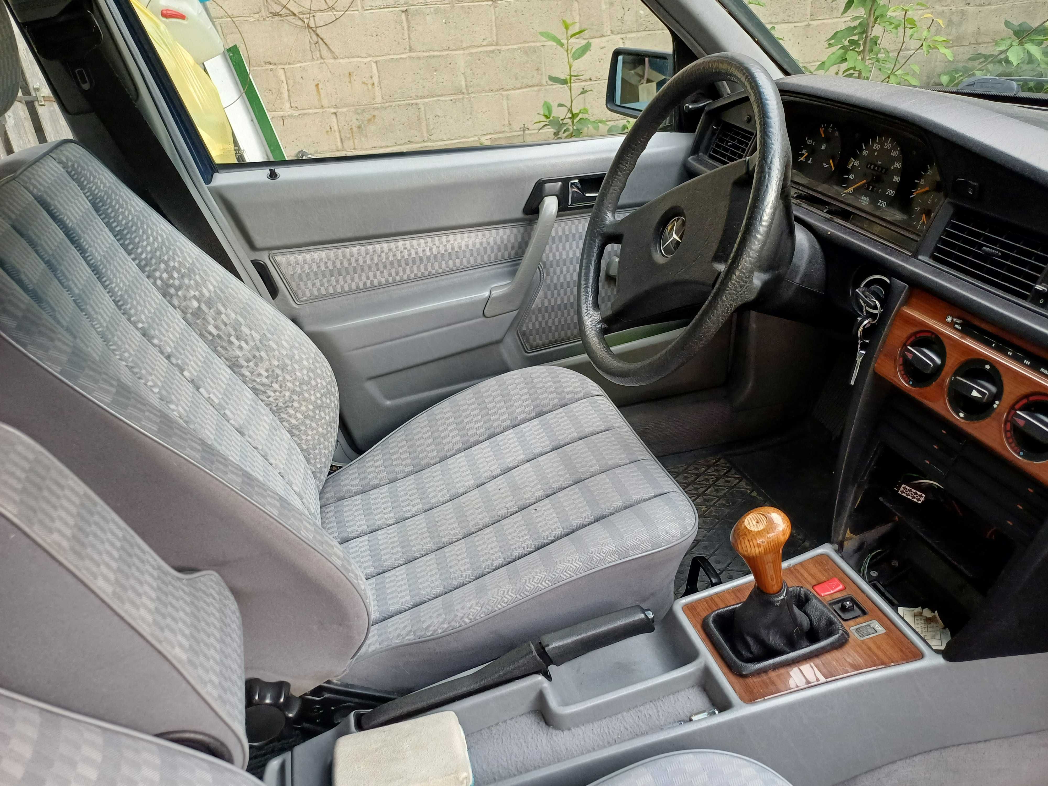 Mercedes W201 190E