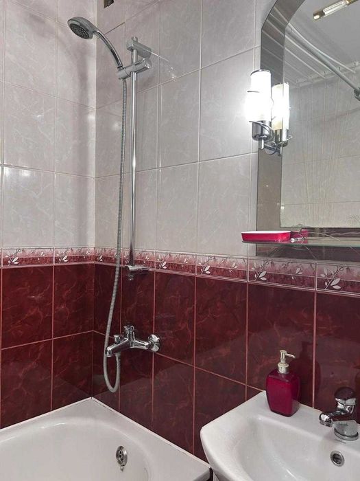 Сдам красиву 1-кім.Кв.(РЕМОНТ, Всі меблі. Техніка) 2этаж Рн ЦЕНТР/ЦУМ