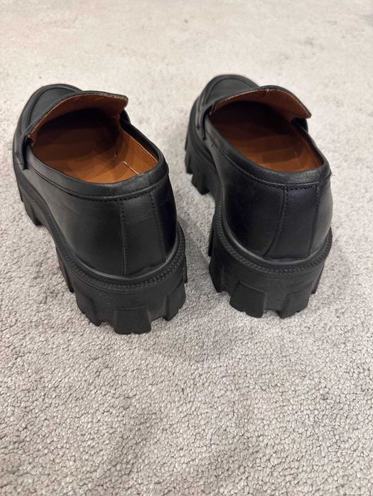 Чорні шкіряні лофери 40 розмір