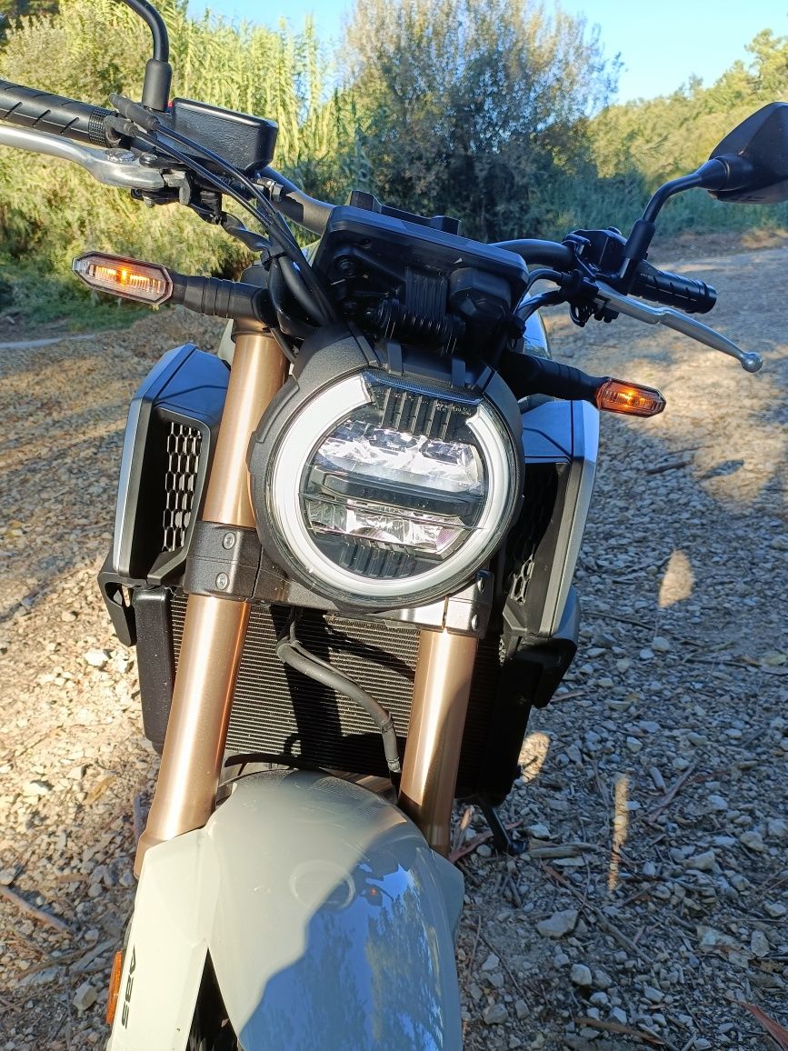 Honda CB650R - Poucos Kms